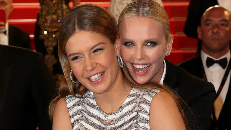 Adèle Exarchopoulos y Charlize Theron relación