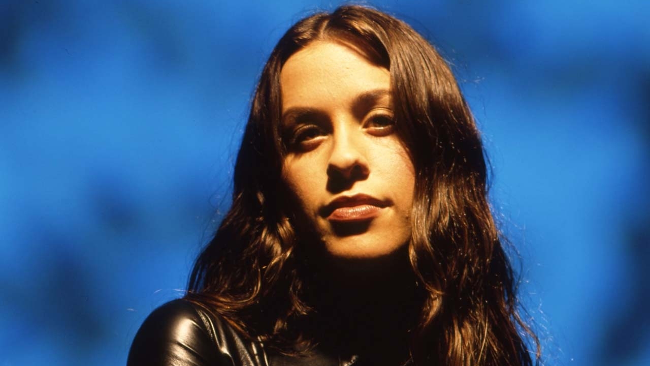 La vez que Alanis Morissette besó a Sarah Jessica Parker - Saficosmos
